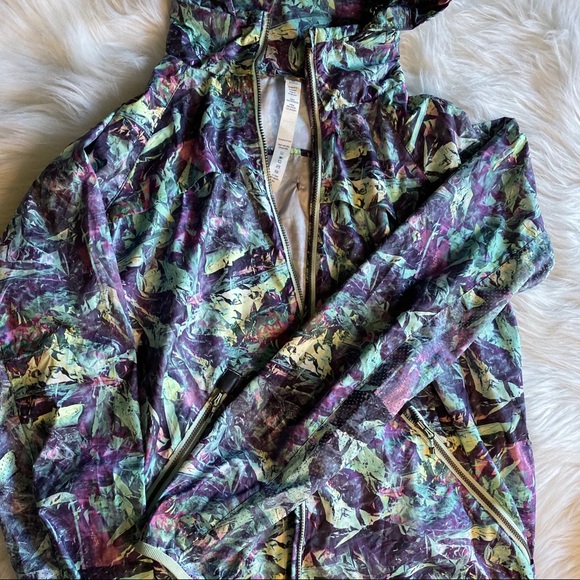 Lululemon jacket - Picture 4 of 8